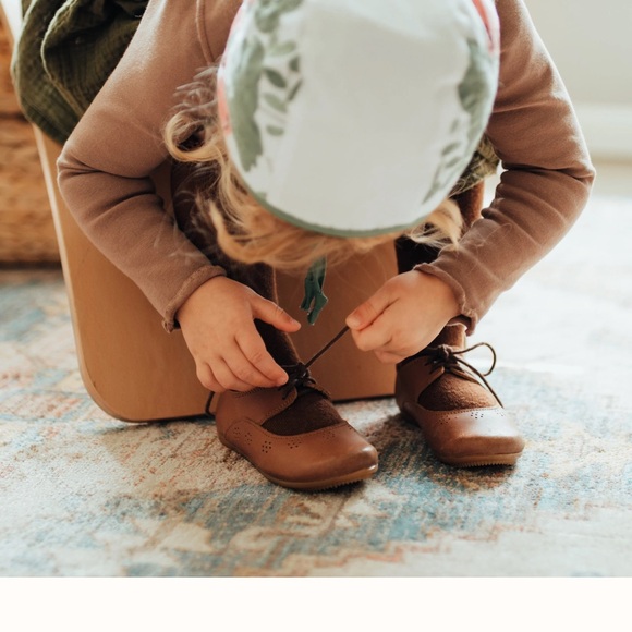 Adelisa & Co. Girls 31 (13) sol brown leather - Picture 8 of 16